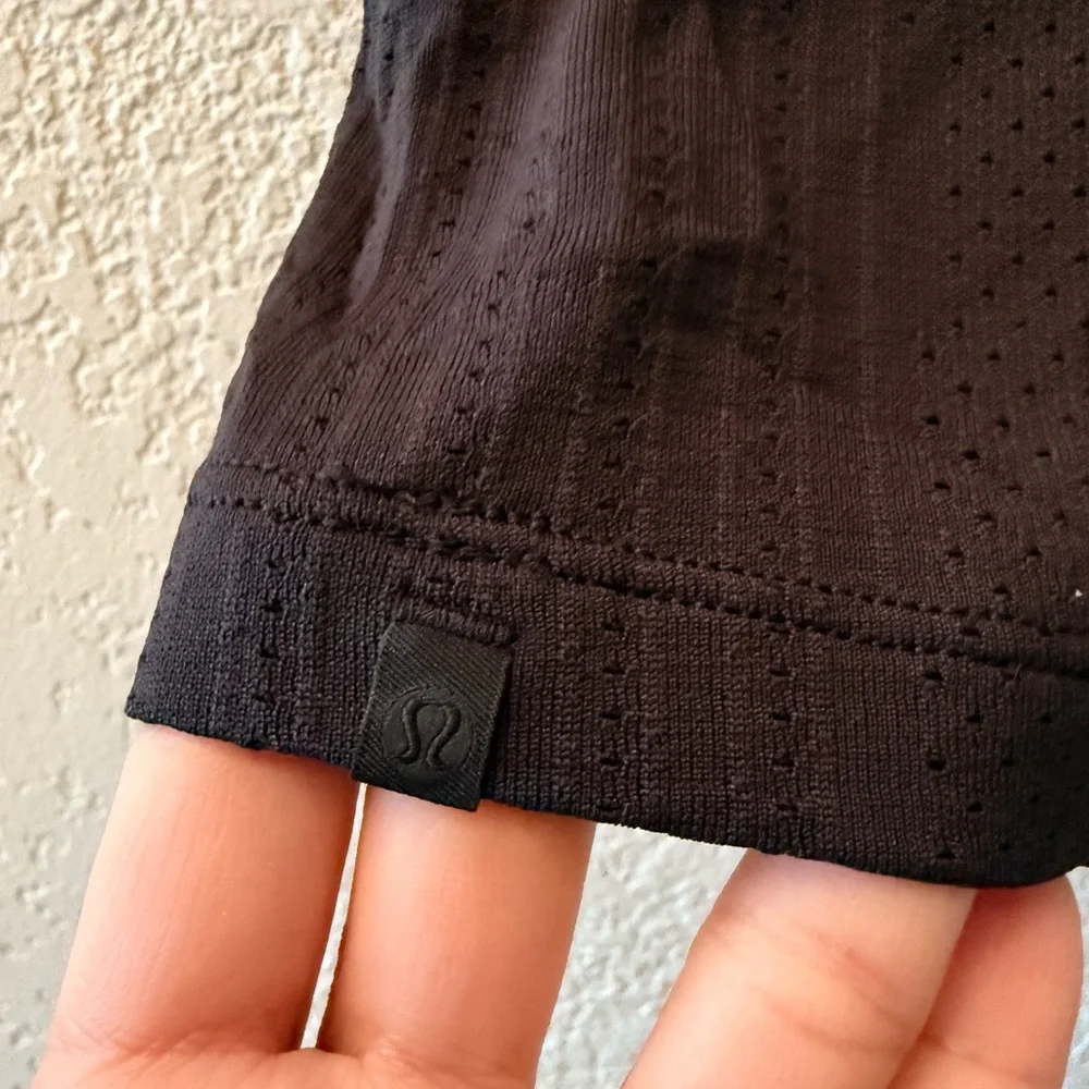 LULULEMON Black Crop Relaxed Short Sleeve Shirt Women’s Size Small‎ / Medium
